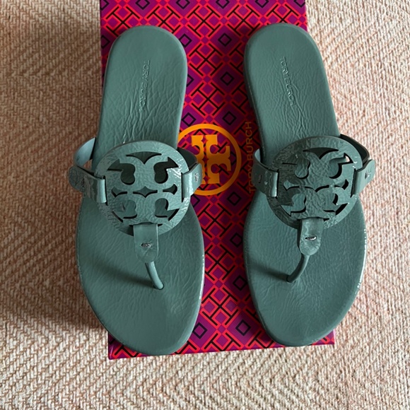 NEW Tory Burch Miller Sandals- Sz. 8- Softy Naplack Cow Patent New Arctic - Picture 3 of 6